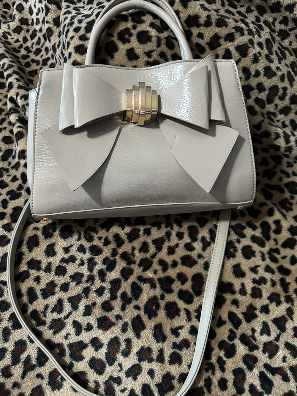 BETSEY JOHNSON ELEGANT BOW ACCENT SATCHEL HANDBAG